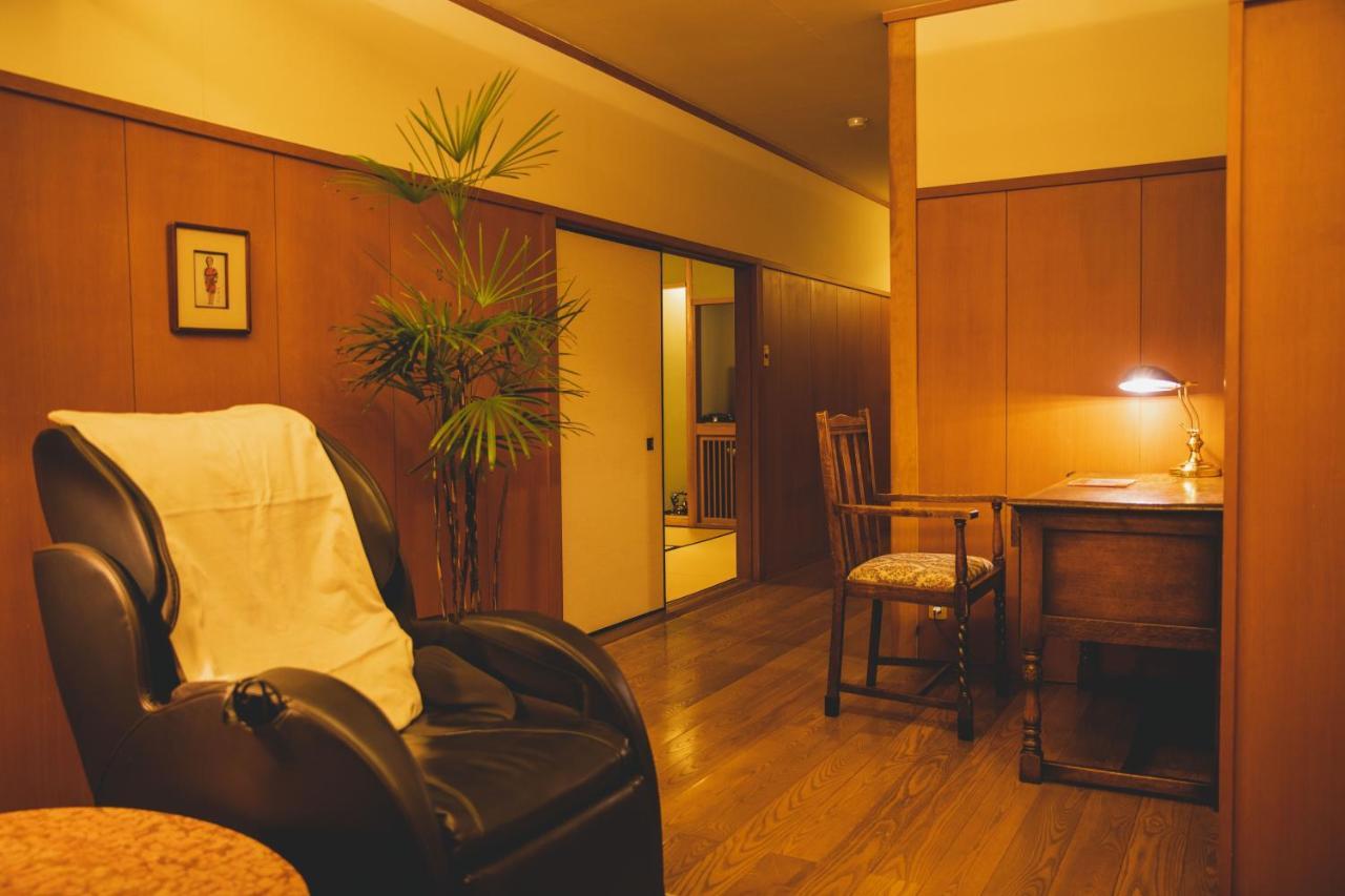 Arima Onsen Tocen Goshobo Hotel Kobe Ngoại thất bức ảnh A room at a love hotel in Tokyo