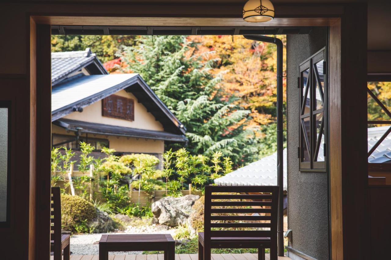 Arima Onsen Tocen Goshobo Hotel Kobe Ngoại thất bức ảnh A view of the garden from the main house